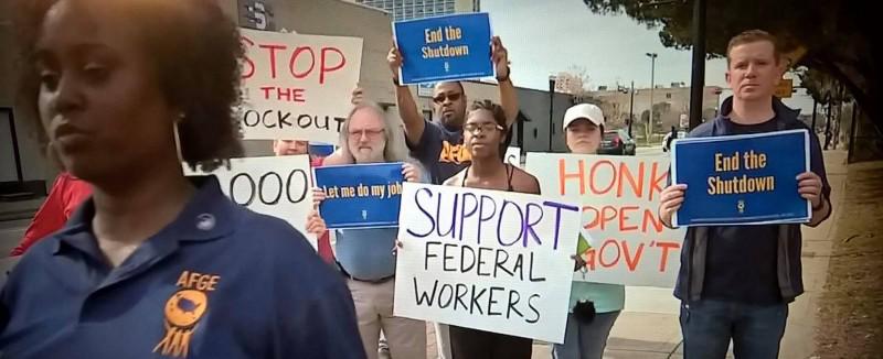 Federal workers and other trade unionists rally against the shutdown in Jacksonv