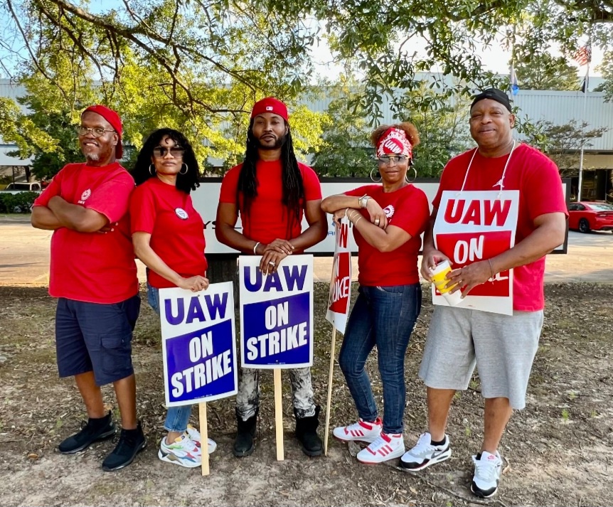 Striking UAW members in Morrow, Georgia. | Fight Back! News/staff