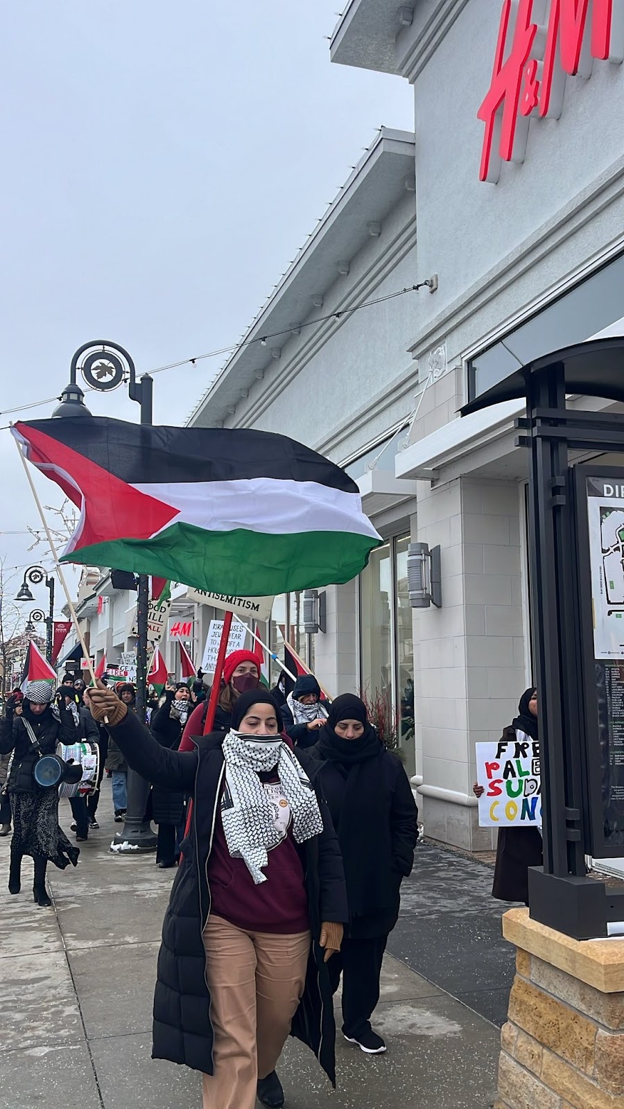 “No New Year’s as usual” protest at Twin Cities shopping mall.  | Fight Back! News/Ashley Taylor- Gougé