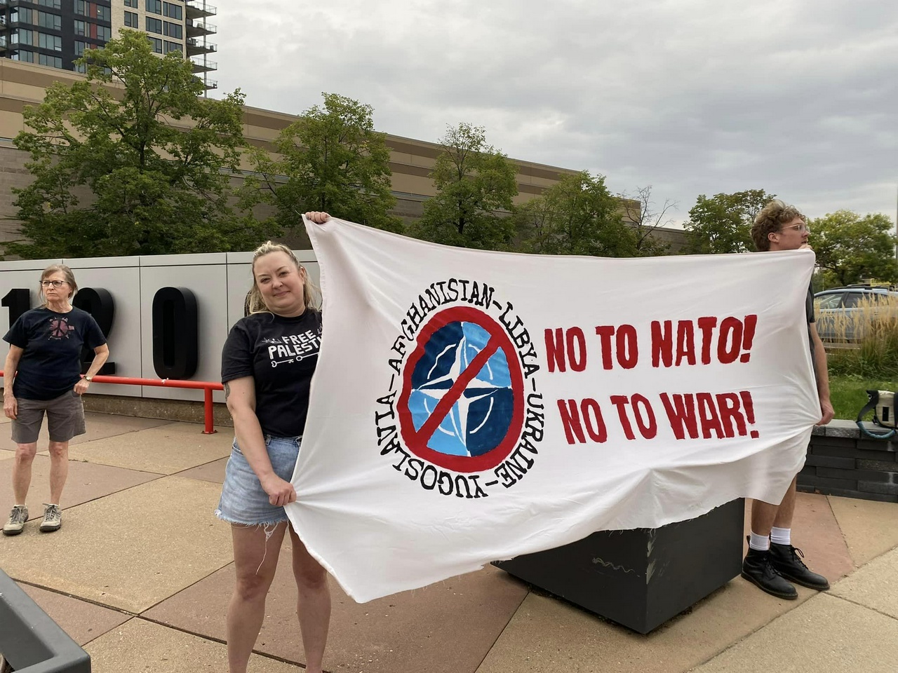 Minneapolis protest demands U.S. get out of the Ukraine. | Fight Back! News/staff