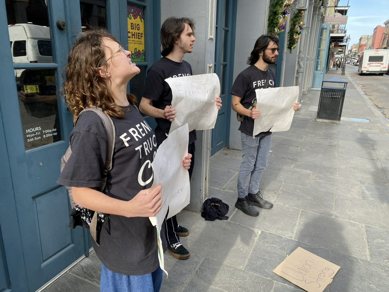 French Truck Coffee workers hold signs on picket line. | Fight Back! News/staff