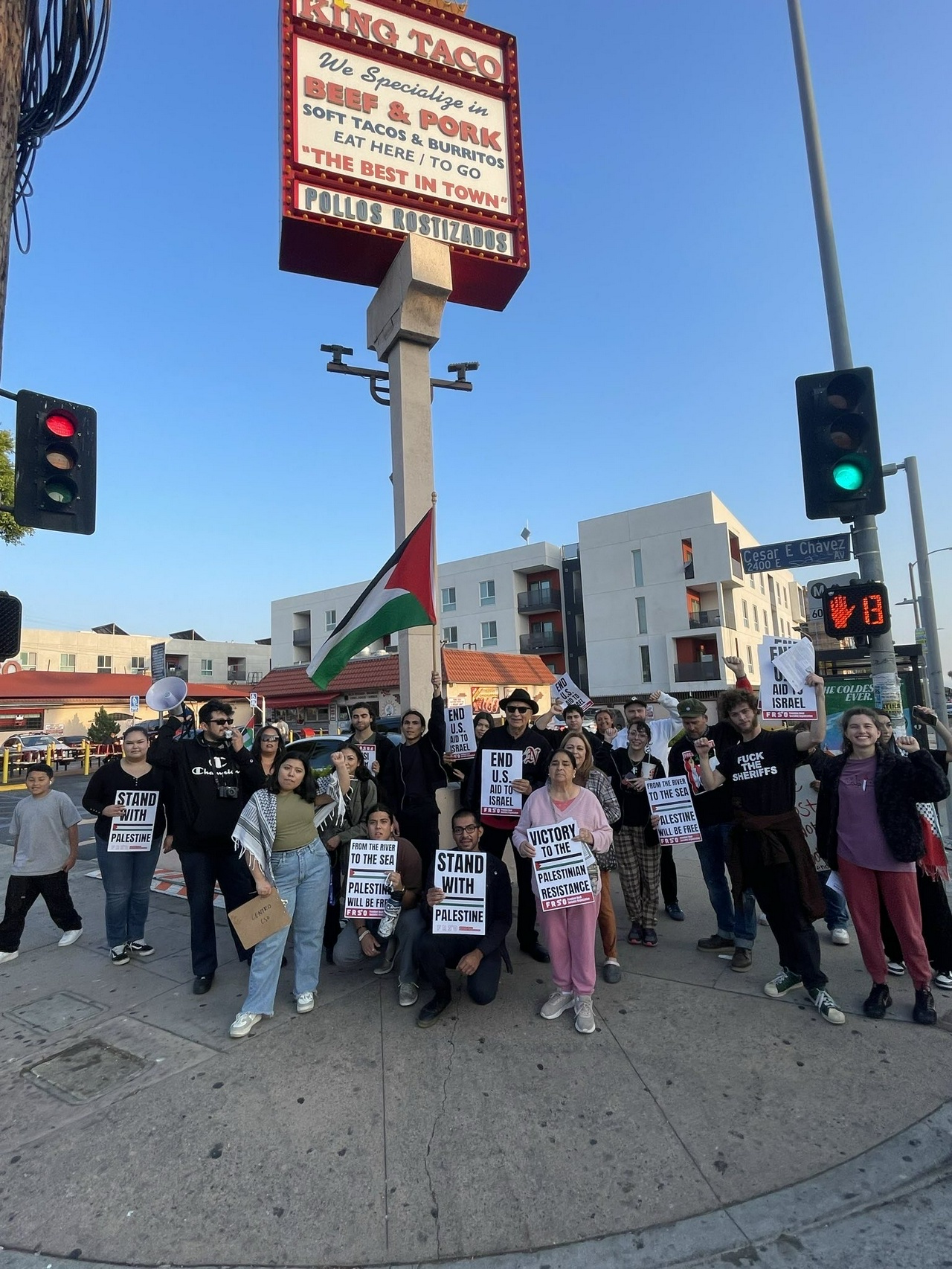 Chicanos rally in East Los Angeles in solidarity with Palestine.  | Fight Back! News/staff