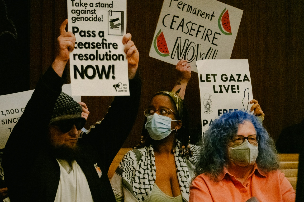 Pro-Palestine protesters pack Saint Paul city council meeting. | Fight Back! News/Brad Sigal