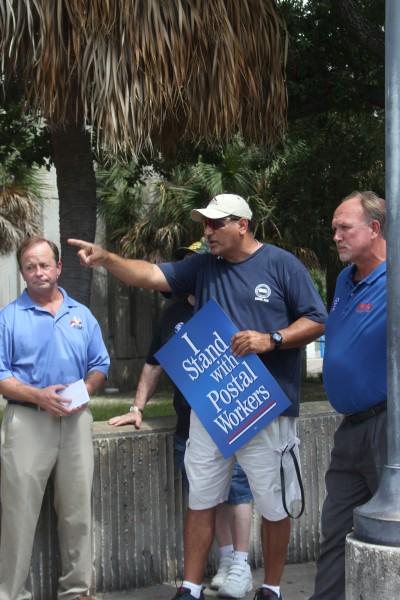 Tampa APWU members and supporters rally.