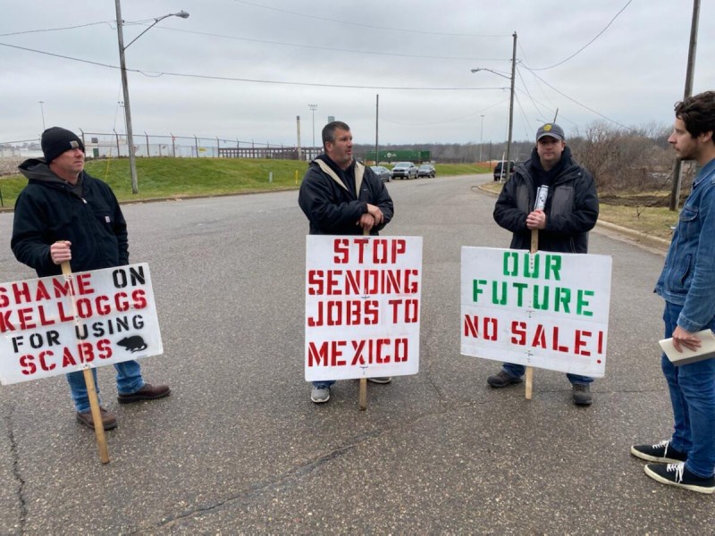 Kellogg strikers on the picket line.