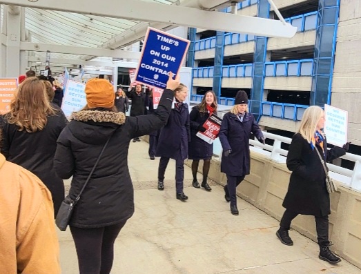 Flight attendants are fighting for a decent contract. | Fight Back! News/staff