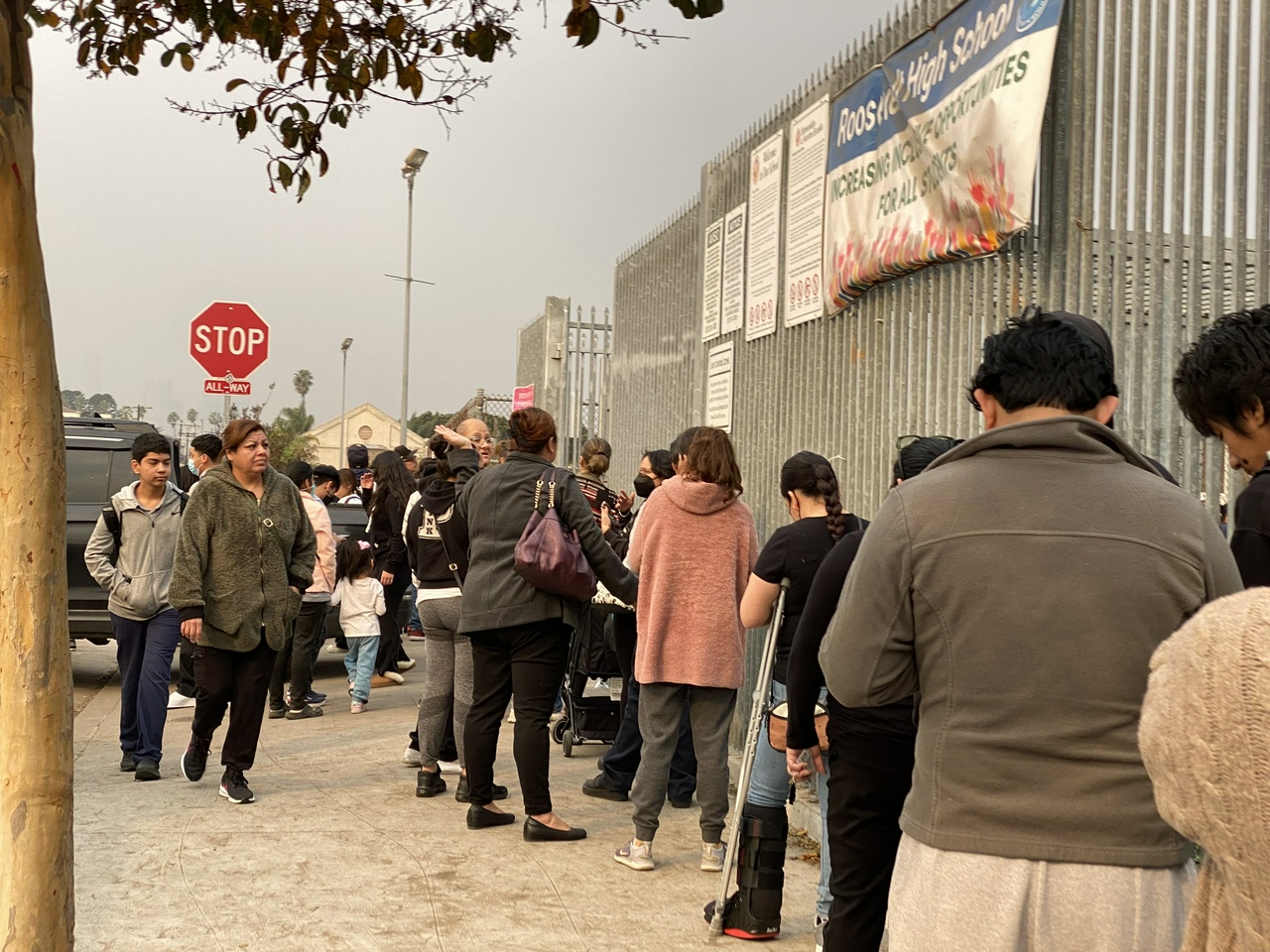 Roosevelt High School closed due to LA fires. | Luis Sifuentes/Fight Back! News