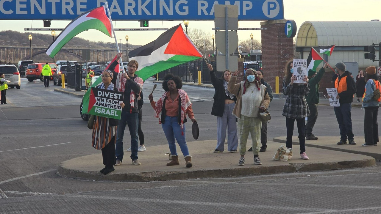 Minnesota Palestine solidarity protesters outside the 2024 DFL Humphrey-Mondale Dinner. | Fight Back! News/Sabry Wazwaz