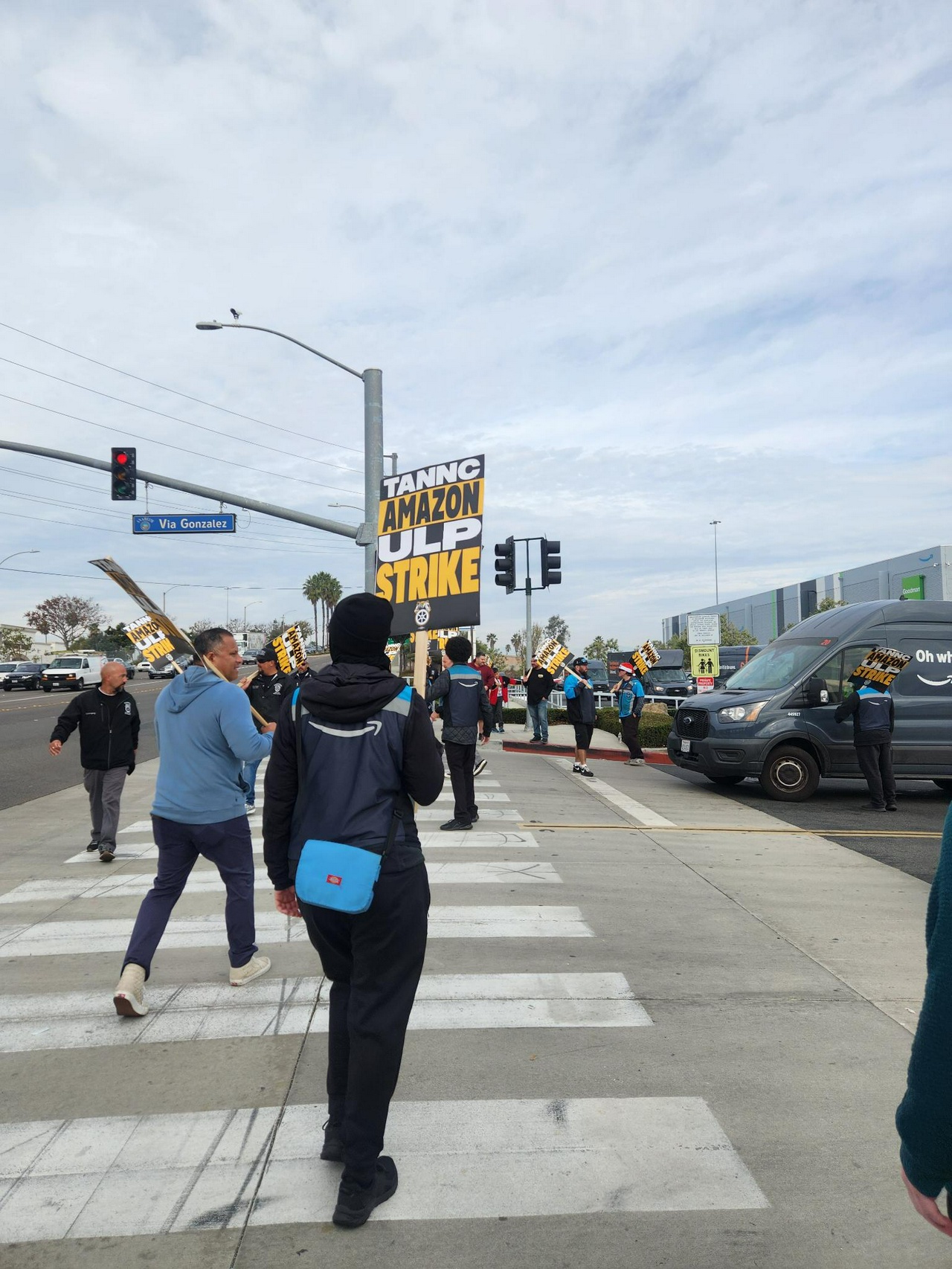 Teamsters en la línea de piquetes en el condado de Orange, California. | Personal/¡Lucha y Resiste! Noticias Teamsters en la línea de piquetes en el condado de Orange, California.