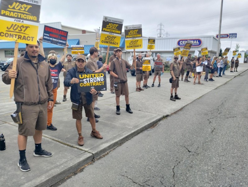 Seattle, WA Teamsters hold practice picket.