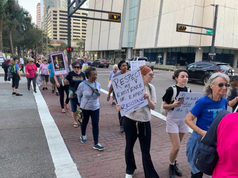 Tampa protest defends reproductive rights.