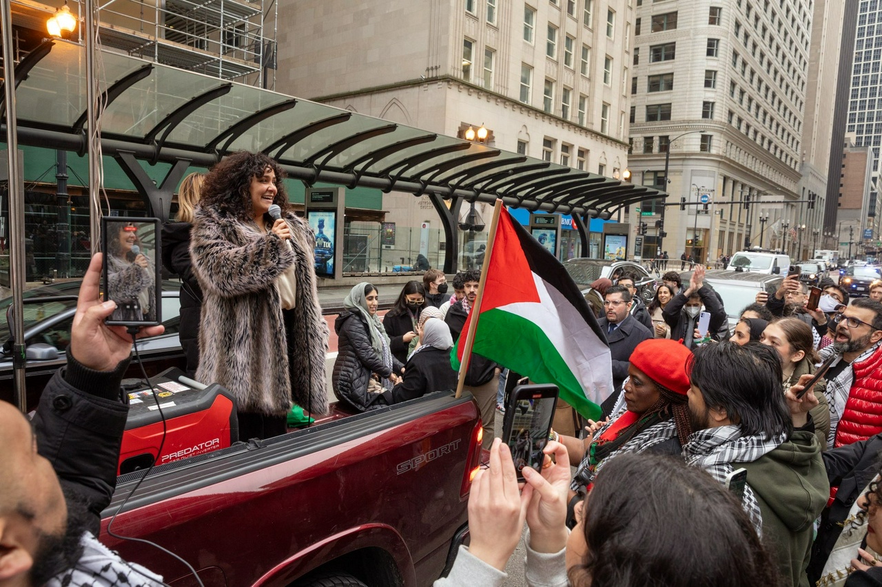 Alderwoman Rossana Rodriguez-Sanchez speaking to the rally following the passage of her Palestine resolution. | Fight Back! News/Alec Ozawa