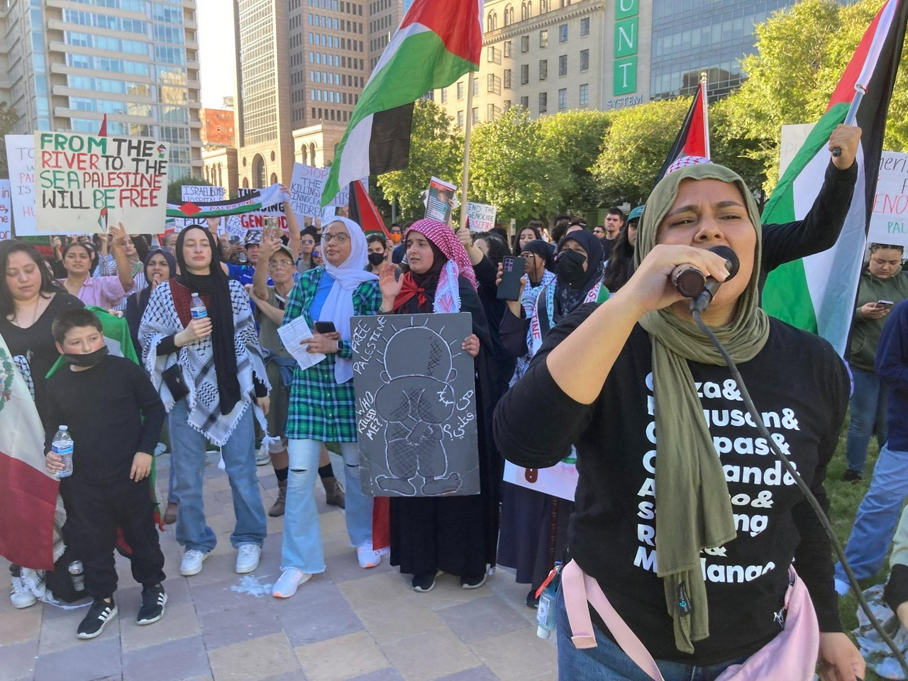 Pro-Palestine rally at the Dallas Morning News headquarters. | Fight Back! News/staff