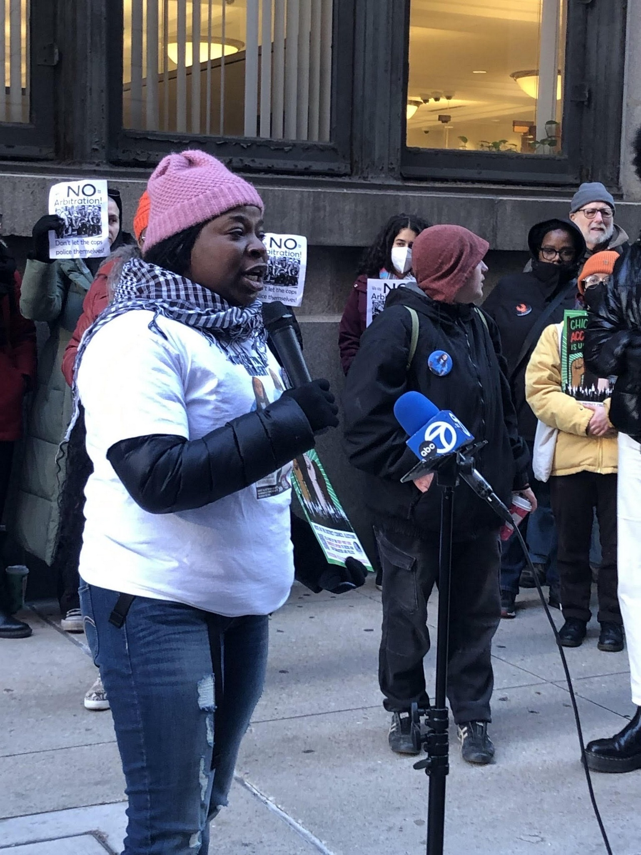 Activist Jasmine Smith speaking in front of City Hall. | Fight Back! News/staff