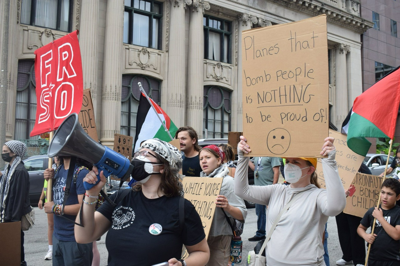 Protest at Milwaukee Air & Water Show.