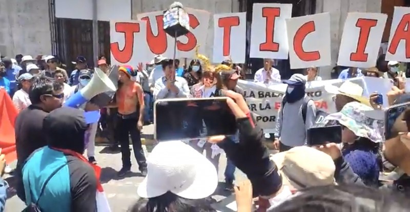 Perú protest against the coup.