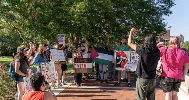 Students gather on Landis Green to demand FSU divest from Israel. | Fight Back! News/Ben Grant