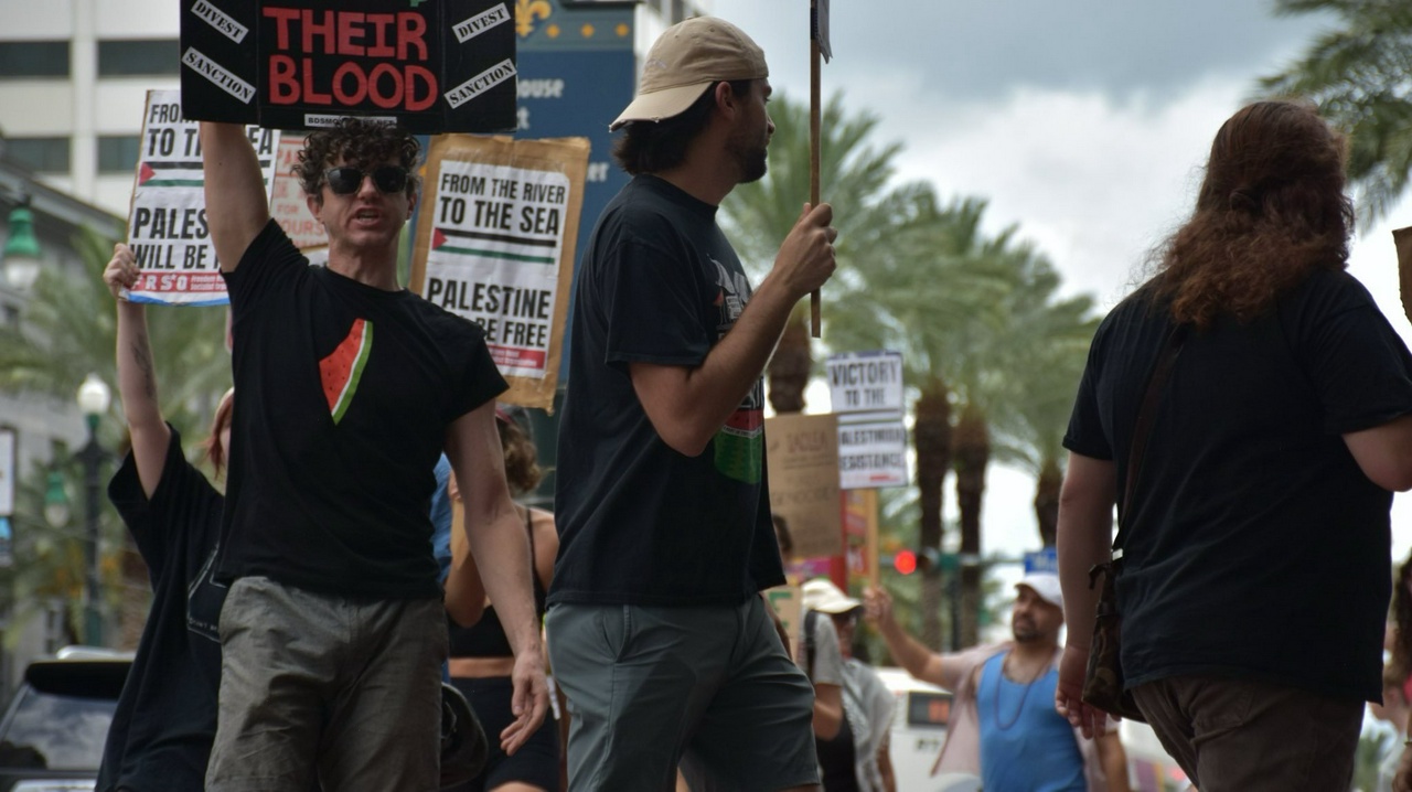Protesters picket outside the International Association of Campus Law Enforcement Administrators in New Orleans . | Elizabeth Hinkle/Fight Back! News
