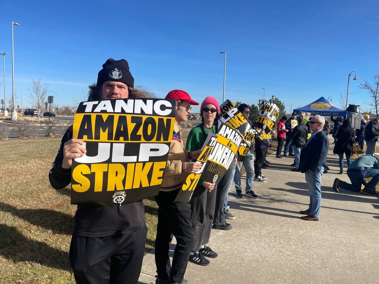 Colorado Teamsters on the picket line at Amazon.