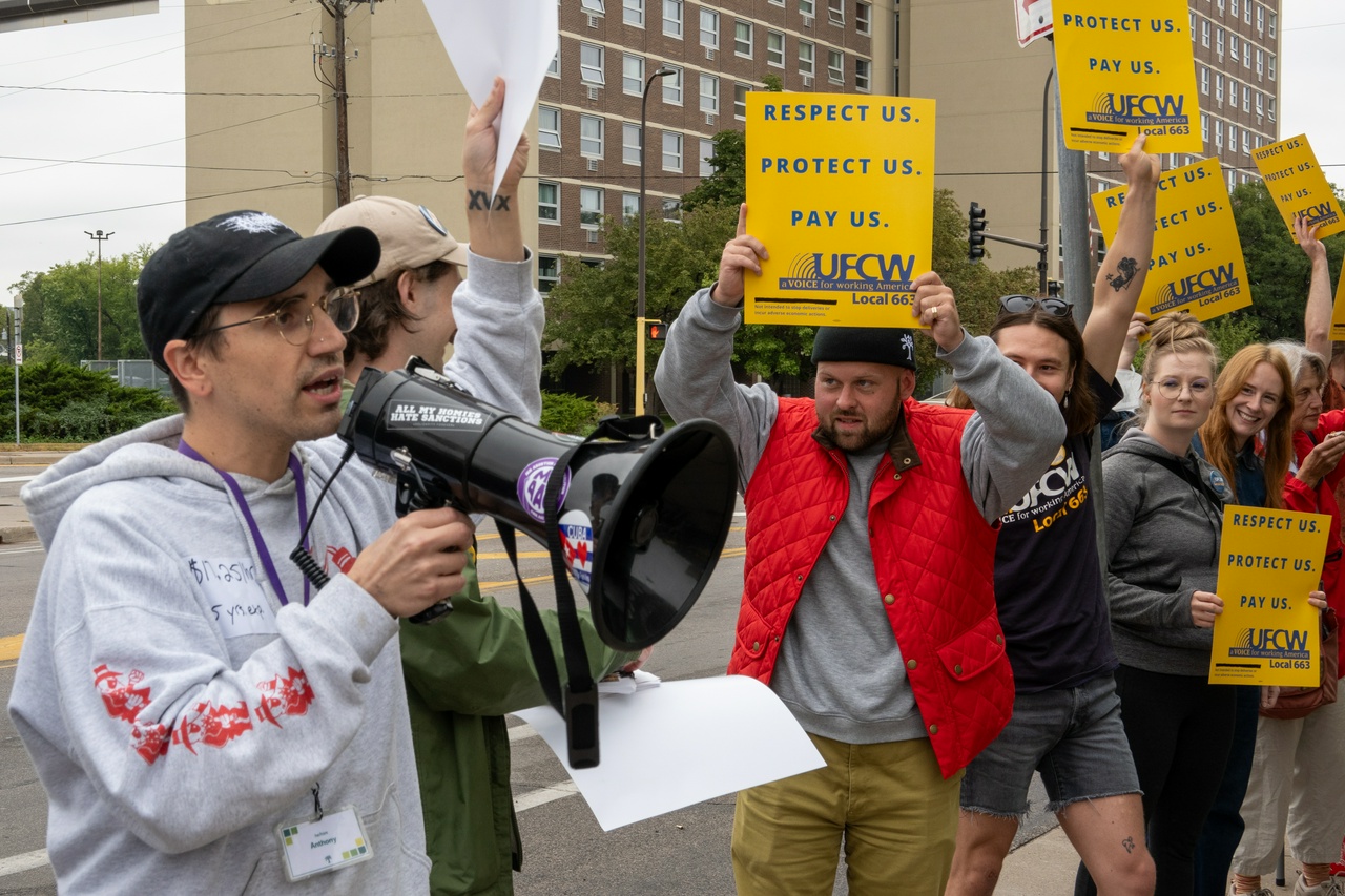 Seward workers fight for a decent contract.