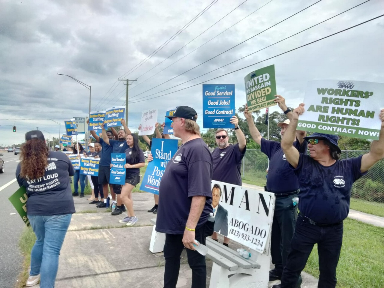 Postal workers demand a decent contract.  | Staff/Fight Back! News