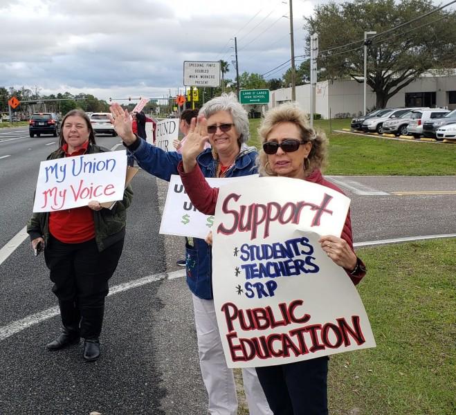 Pasco teachers and staff demand decent contract.
