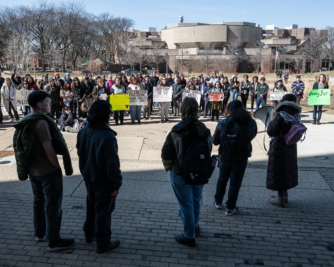 Students at UIC rally against cutbacks.
