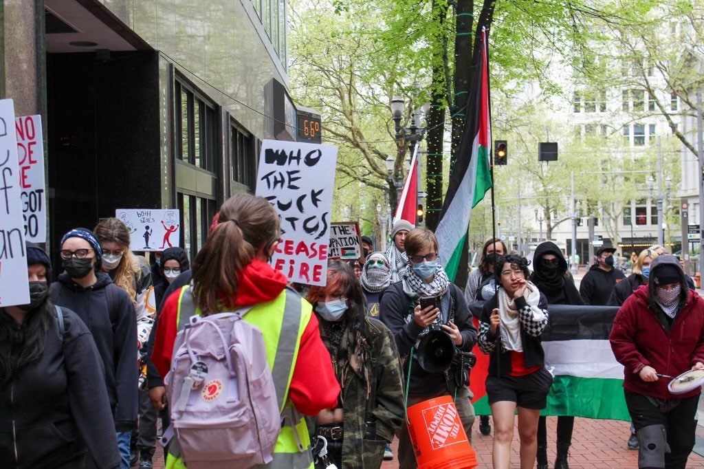 Pro-Palestine protest disrupts Democratic Party fundraiser. | Fight Back! News/staff 