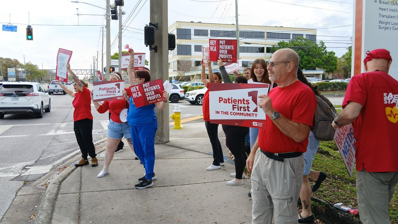 Florida nurses rally for a decent contract.  | Fight Back! News/staff