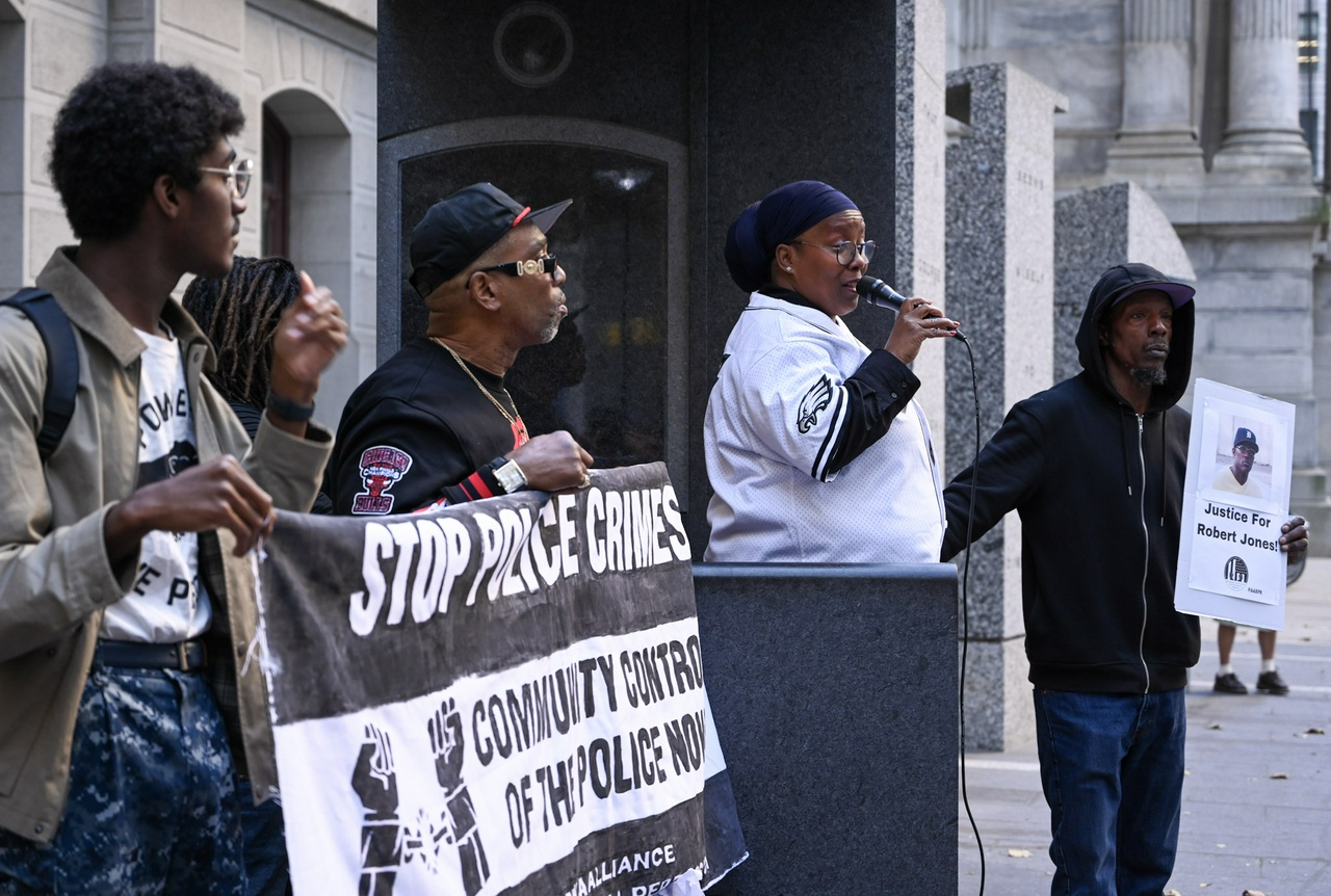 Family members speak out about Robert Jones' murder in Philadelphia.