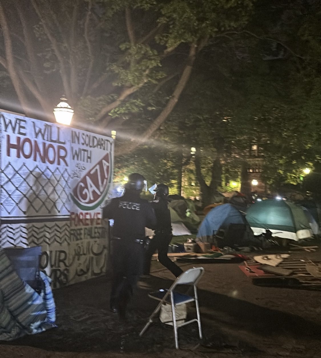 Campus police raid University of Chicago Palestine solidarity encampment.  | Fight Back! News/staff