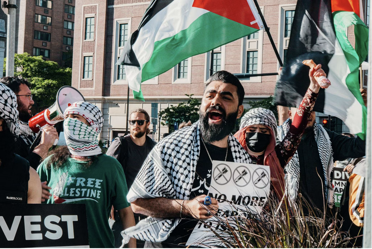 Minneapolis protest confronts war criminal and former Israeli Prime Minister Naftali Bennett. | Ashley Taylor-Gouge/Watch Me Rise Minneapolis Minneapolis protest confronts war criminal and former Israeli Prime Minister Naftali Bennett. | Ashley Taylor-Gouge/Watch Me Rise Minneapolis