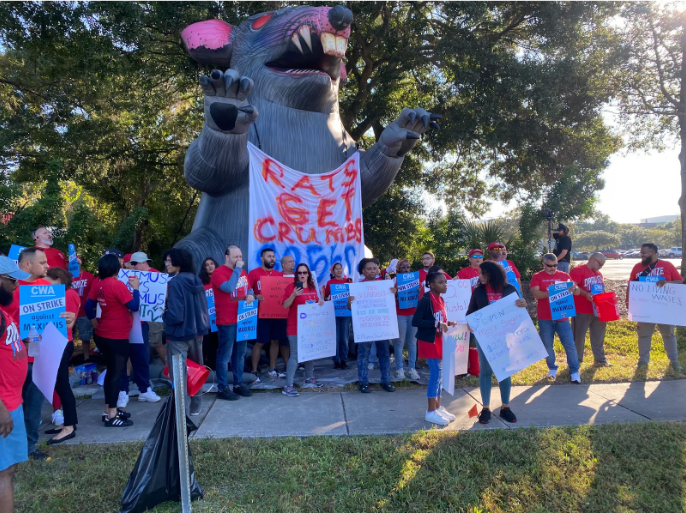Maximus workers on the picket line. | Fight Back! News/staff