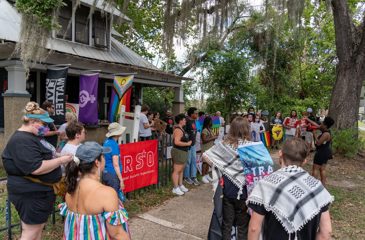 More than 80 community members gathered to defend local LGBTQ business Common Ground Books against potential protest from a far-right religious group.  | Ben Grant/Fight Back! News